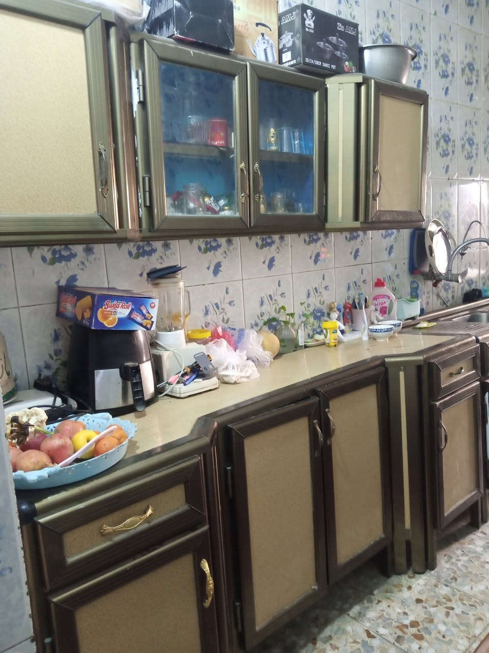 كاونتر للبيع 2متر مع ملحق وسنك متر ونص قوي و نضيف السعر 200 الف مكان رئاسة العبيدي للاستفسار اتصال ***********
