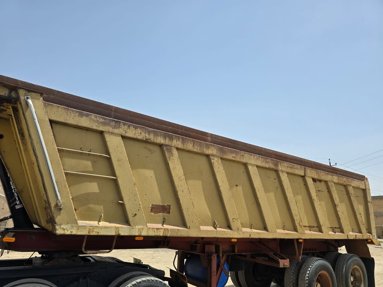 سلام عليكم 
عربانه للبيع باب طين 
تخم تاير جاهزه 
ومكفوله من تجيه وطيحه
سعر110$وبيهامجال

للستفسار تصل ***********
