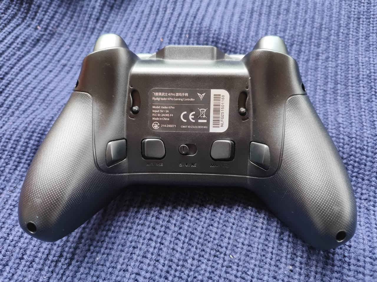 Flydigi Vader 4 Pro 

اليد تعتبر الأفضل حالياً للألعاب التنافسية (مثل كول اوف ديوتي، بوبجي، وألعاب الـ PC).

ميزة الـ Force-Adjustable Sticks: تقدر تتحكم بشد العتلات (الجويستيك) يدوياً حسب راحتك.

أزرار ميكانيكية: استجابة فائقة وسرعة خيالية بكل ضغطة.
1000Hz Polling Rate: يعني "زيرو لاق" (استجابة لحظية).

تحتوي على 4 أزرار خلفية (Paddles) و أزرار إضافية (C و Z) 

بالواجهة، المجموع 6 أزرار إضافية قابلة للبرمجة.

تدعم الـ Gyroscope والاهتزاز التفاعلي المتطور.

تشتغل على: PC, Android, iOS, Nintendo Switch.

الحالة: نظيفة جداً

حط سعر بالتعليقات واطبلك خاص


**إذا كنت صاحب هذا الإعلان وتريد حذفه لأي سبب، رجاءا أرسل رسالة إلى الدعم الفني**