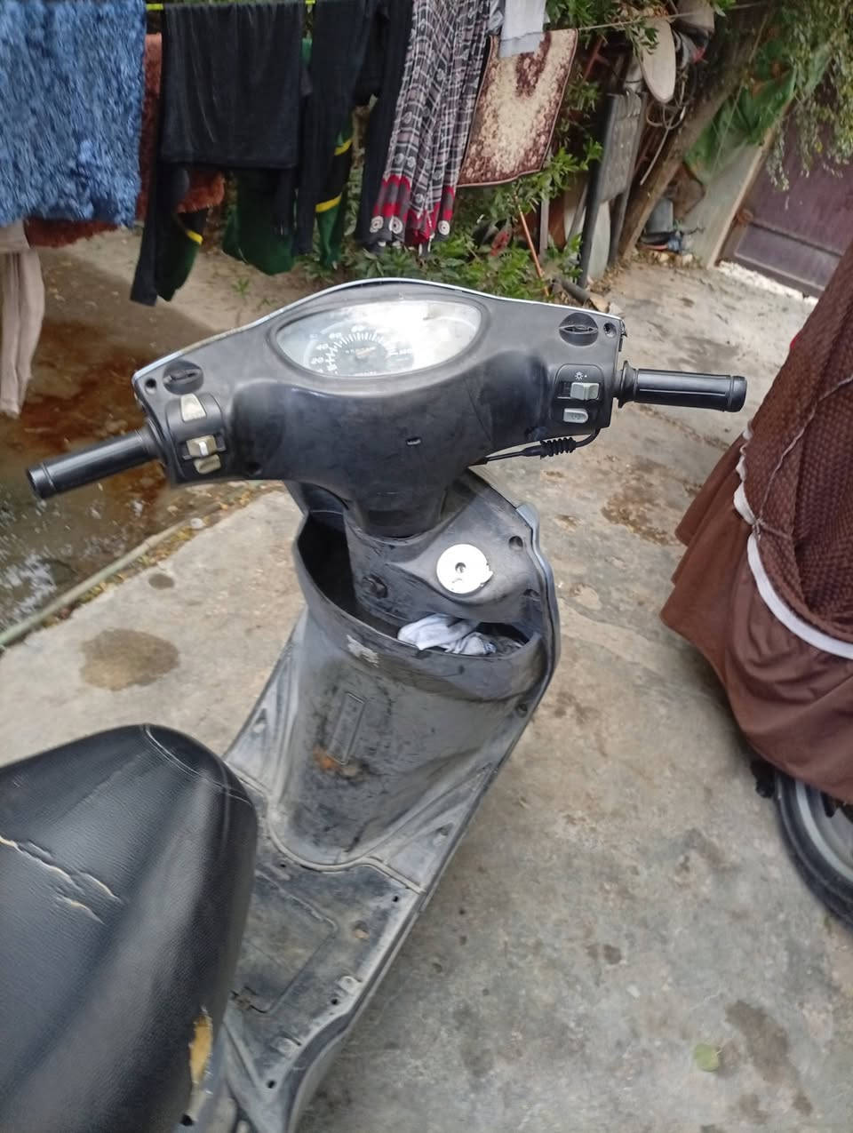 السلام عليكم دراجة ابريزللبيع كاملة كلهة بلادية مكينة ناعمةكهرباءية شغالة مكان بغداد  الجديدة سعر600وبيهة مجال بسيط ***********
