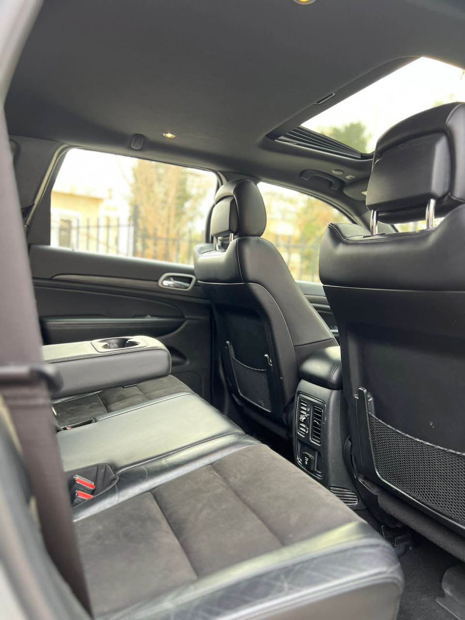 جێب گڕاند شیڕۆکی 
تەنها فرۆشتن ، گۆڕینەوە ناکا 
مــــۆدیل / ٢٠٢١ 
مواسفات / black Top 
سەیارەکە هەیکەلی زۆر جوانە
سندوق شەفت ، سلایت 
کوشن هیتەرسوکان هیتەر، 
دەبل ئەکسل 4×4 

مەکینە / V6_3,6 کەپس 
ڕۆیشتن /  ٥٦٫٠٠٠ کیلۆمەتر
ڕەقەم هەولێر سەنەوی نوێ 

سبوغ تەنها ۱ چاملغی پێشەوە لای سەکن سبوغ 
بێ ناو گرتن ، بێ ئێڕباگ

نـــــرخ ( ٢٩٩ $ ) 

بۆ پەیوەندی / *********** 

عربي 
فقط بیع ، ماعندنا مراوسة 
جیب كراند شیروكي 
مــــودیل / ۲۰۲۱ 
للون سمنتي ممیز
هیکل سيارة كلش حلو
مواصفات black top  
صندوق شفت ، سلایت 
كشن و ستیرن هیتر 
فور فوویل 4×4 

صبغ فقط جاملغ ٲمامي 
جهة سكن صبغ 
بدون دواخل ، بدون ایرباك 

سعر   ( ۲۹۹ $ ) 
للاتصال *********** أربيل, العراق
