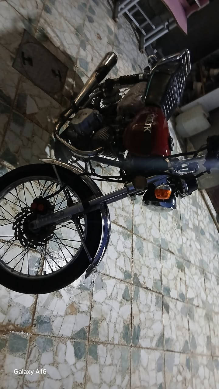 سلام عليكم 
شباب دراجه نامه ابرو غطاس 
مديل 23 
اصولي اوراق كامله 
مكينه ما مفتوحه 
دراجه عايزه بس باتري كله شغاله 
دراجه احله من صور 
دراجه ما متعوبه اهواي 
السعر ٨٠٠ بيه مجال 
مكان نجف شارع لمطار


**إذا كنت صاحب هذا الإعلان وتريد حذفه لأي سبب، رجاءا أرسل رسالة إلى الدعم الفني**