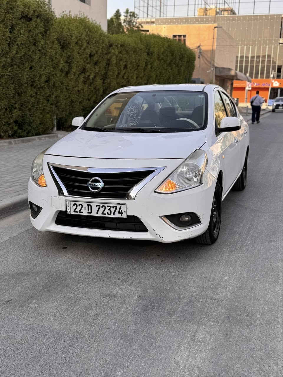 السلام عليكم اخوتي
نيسـان سني 2021 لون ابيض 
رقم اربيل الجديد بأسـمي 
السيارة بدون صبغ بيها اماكن بارد مصلحة 
بوقت الي صار الحالوب بمنطقة البلديات جانت برة السيارة 
وصار بيها حالوب مو قوي  وبنفس الوقت مو قليل 
السيارة صدرها جديد كلة متبدل لوك  
والجامة الامامية كذلك جديدة  
الكير والمكينة والتبريد مكفول 
السيارة بلصور صراحة احلى من الحقيقة 
اكلك هيج علمود اذا اجيت شفتها متكلي ماكتلي ع شي كلشي ذاكرلك 
الماعندة يجي ياخذها ابلاش
 السيارة بدون صبغ
اهم شي ميكسر بسعرها 
السعر 98وبيها مجال بسيط جدآ 
مكاني بغداد زيونة  
***********
