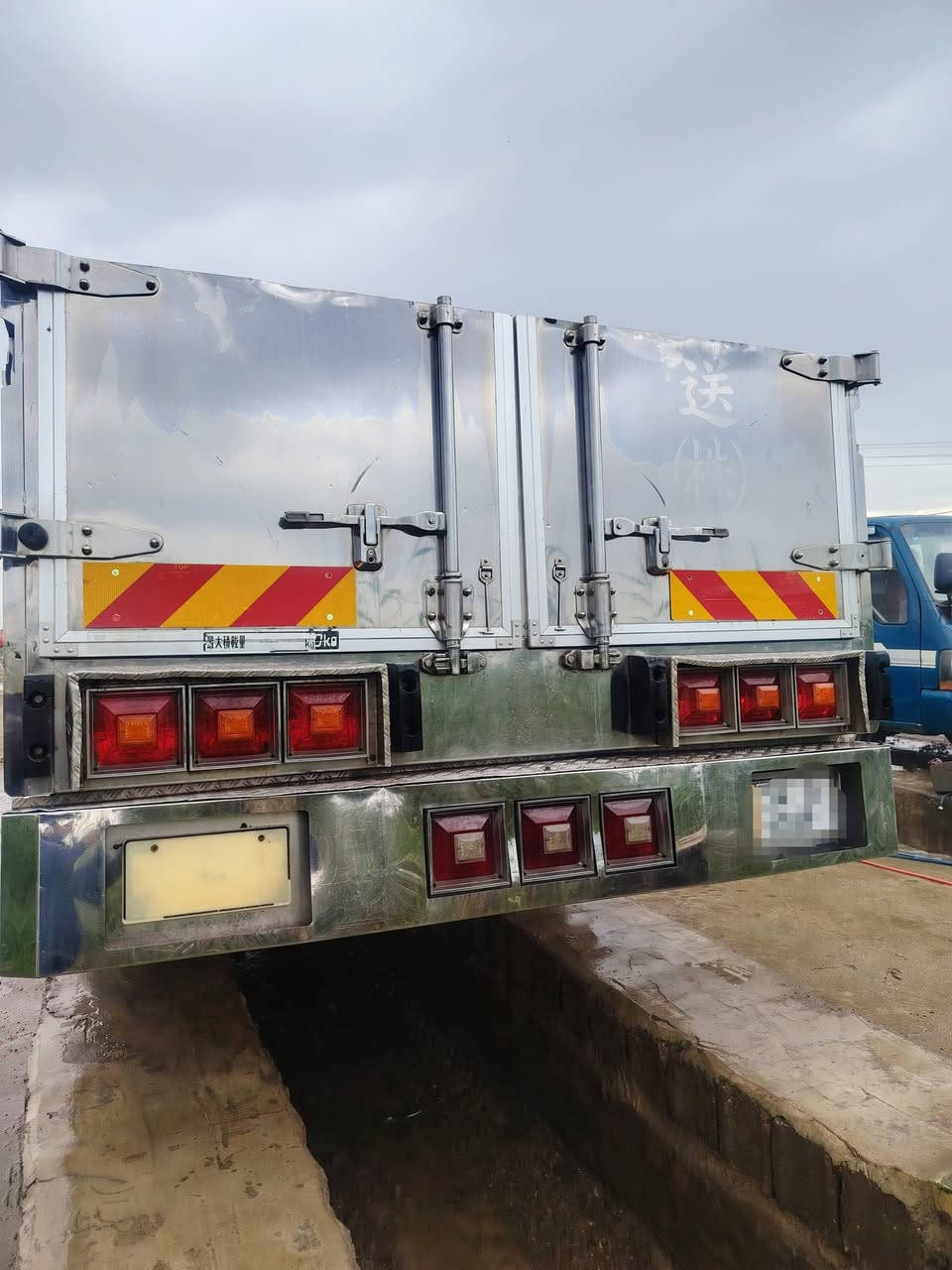 🚛 هينو للبيع – موديل 2022
سيارة بحالة ممتازة وعلى وضع الشركة، كفالة عامة ✔️
📍 الموقع: واسط – العزيزية
📏 المواصفات:
الرقم: إنكليزي (بصرة)
ارتفاع الجناب: 70 سم
طول السيارة: 5 متر و80 سم
📞 للاستفسار والتواصل:
***********
***********
