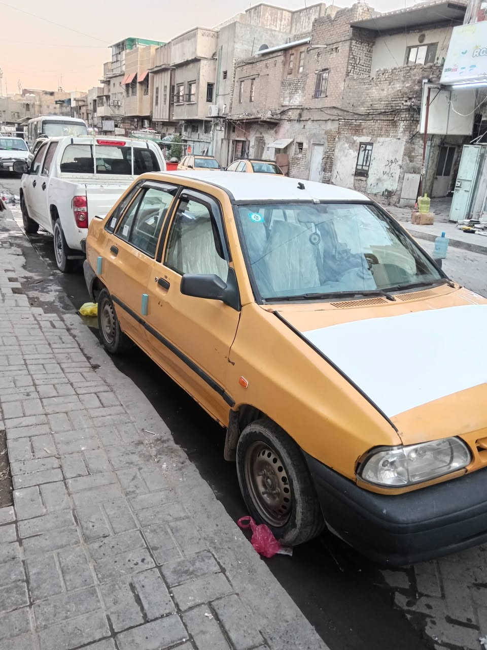 السلام عليكم من رخصة الإدارة المحترمة سايبه موديل ٢٠١٢ سياره جاهزه بيها جاملغ خلفي وصبغ مكانات ابيع حزام رقم بغداد نكليزي تحويل مباشر السعر ٢٤ورق وبي مجال بصيط مكان السياره بغداد الكفاح قرب مستوصف الشيخ عمر رقم الهاتف *********** اسف على الإطالة
