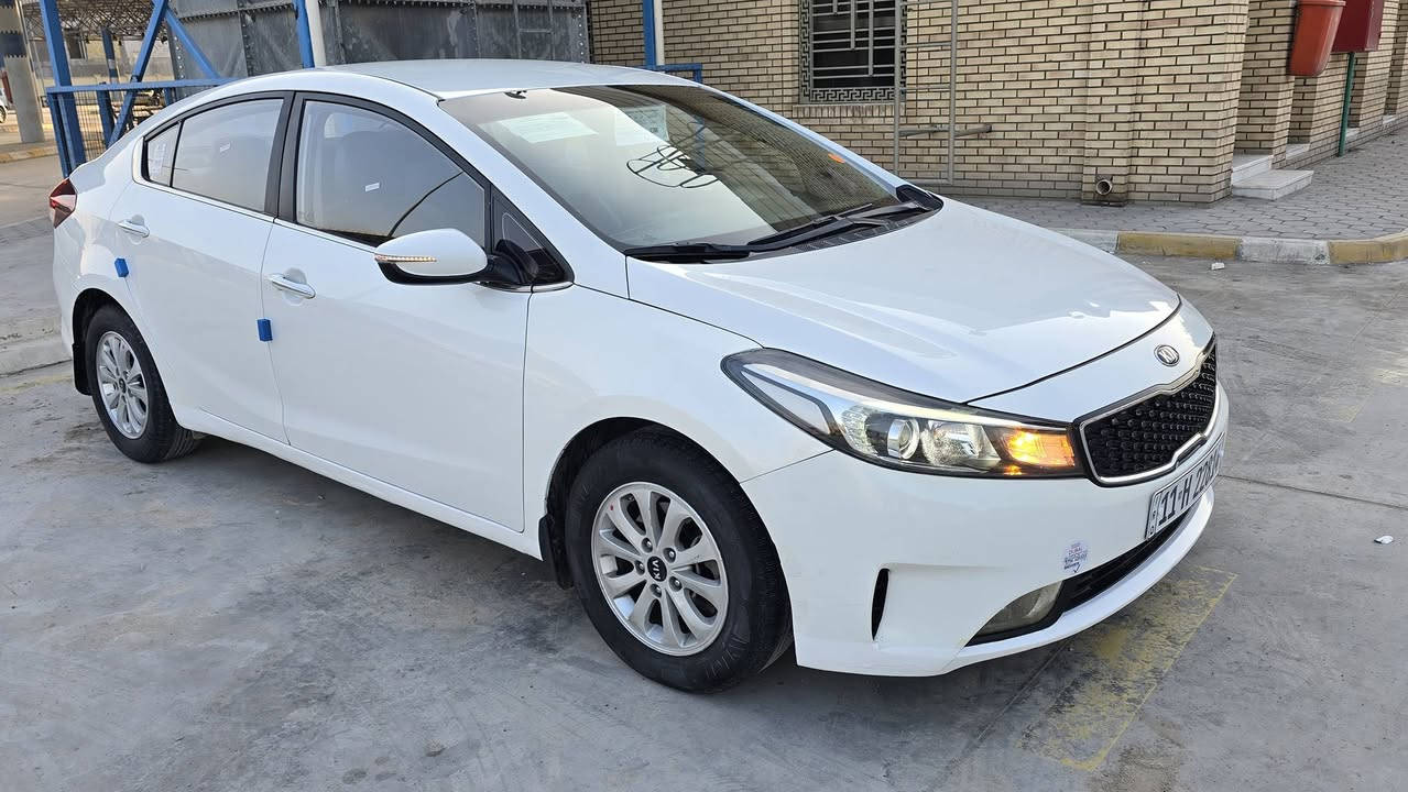 السلام عليكم كيا سيراتو كي 3 موديل ( 2018 )  سياره فول مواصفات واحد 1️⃣ على واحد 1️⃣ عده الفتحه سياره جديده جدا بيه صبغ جاملغ امامي الأيمن وشبر مقدمةالجاملغ الايسر شرط بدون لا ضربه ولا معجون ولا فتح والباقي كفاله من الضربه والصبغ والتبديل مواصفات سياره ماشيه 120 الف محرك 1600 شرط برغي مامفتوح بيه فول تحكم تبريد قطعتين بصمة تشغيل بصمة أبواب لد امامي خلفي حساس خلفي شاشه كبيره كامره دواره ويل كب مرايات شفط اشاره بالمري بلاجكتور يدات نيكل رقم بغداد دولي انكليزي باسم صديقي تحويل مباشر مكاني ناصريه مدينة الصدر للاتصال 
 ( ‭0781 069 5272‬ ) السعر ( 133 ) مراسله وات ساب 
‭0786 979 2983
