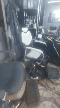 للبيع كرسي حلاقه مع مرأة مع ميز مع ادوات حلاقه مع مصطبة جلوس عنواني مدينة الصدر قرب سوق الاولى
هاتف***********
