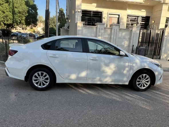 اسلام عليكم كية سيراتو 2024 كفالة عامة 
ماشية 28 الف 
محرك 2000
داخل لونين 
مسويلها نضام حماية راديترات 
عارضها 183 
بيها شخط زغير بكد الاصبع فقط منزل صورتة بس هاذ 
مكاني بغداد 

***********
