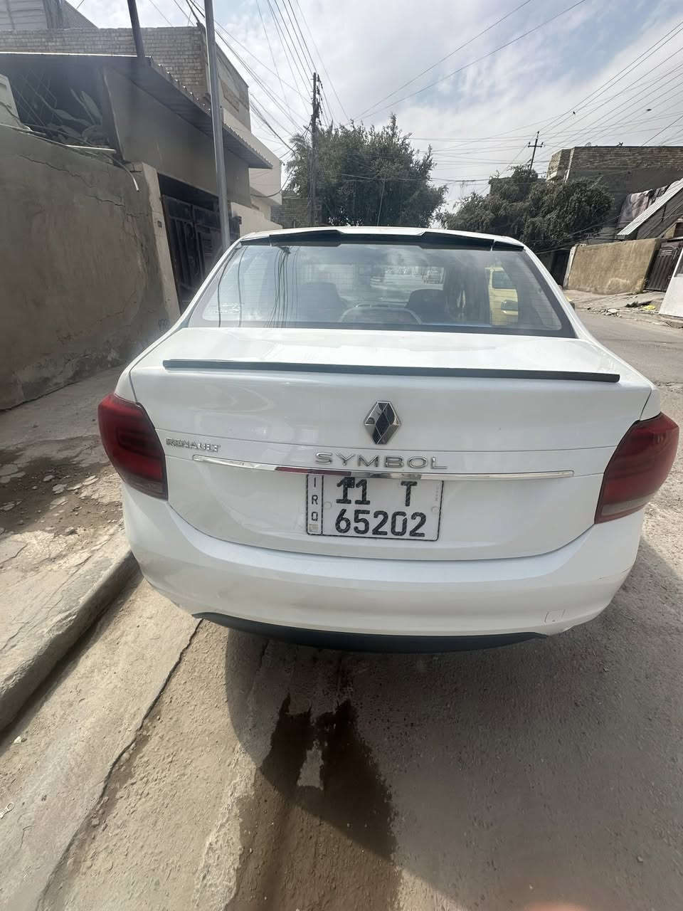 رينو سيمبل 
موديل 18 
عنوان بغداد الدورة 
بيهة جاملغات الاماميه  صبغ فقط بسيط
والخلفيه واحد حار وثاني صبغ 
كير ومحرك مكفولات 
تخم تاير جديد 
صدر امامي جديد 
سيارة نظيفه وكاملة 
للبيع 60  سعر 
📞***********
