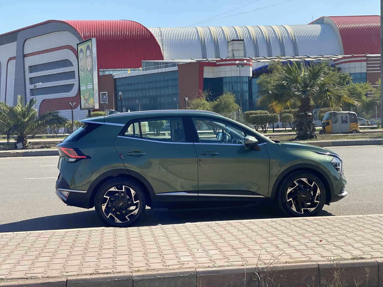 🚗 للبيع: كيا سبورتج 2024
لون مميز زيتوني 
📊 المسافة المقطوعة: 10  كم
🛠️ المحرك: 4 سلندر 2000cc
رقم بغداد مكفولة كفالة عامة
⚙️ المواصفات:
• فول مواصفات عدا فتحة السقف
• بصمة تشغيل + تشغيل عن بعد
• مقاعد أمامية كهرباء مع تدفئة
• شحن تايب C بالكشنات + شحن وايرلس
• شاشة كبيرة
• كاميرا خلفية
للاستفسار 
***********
