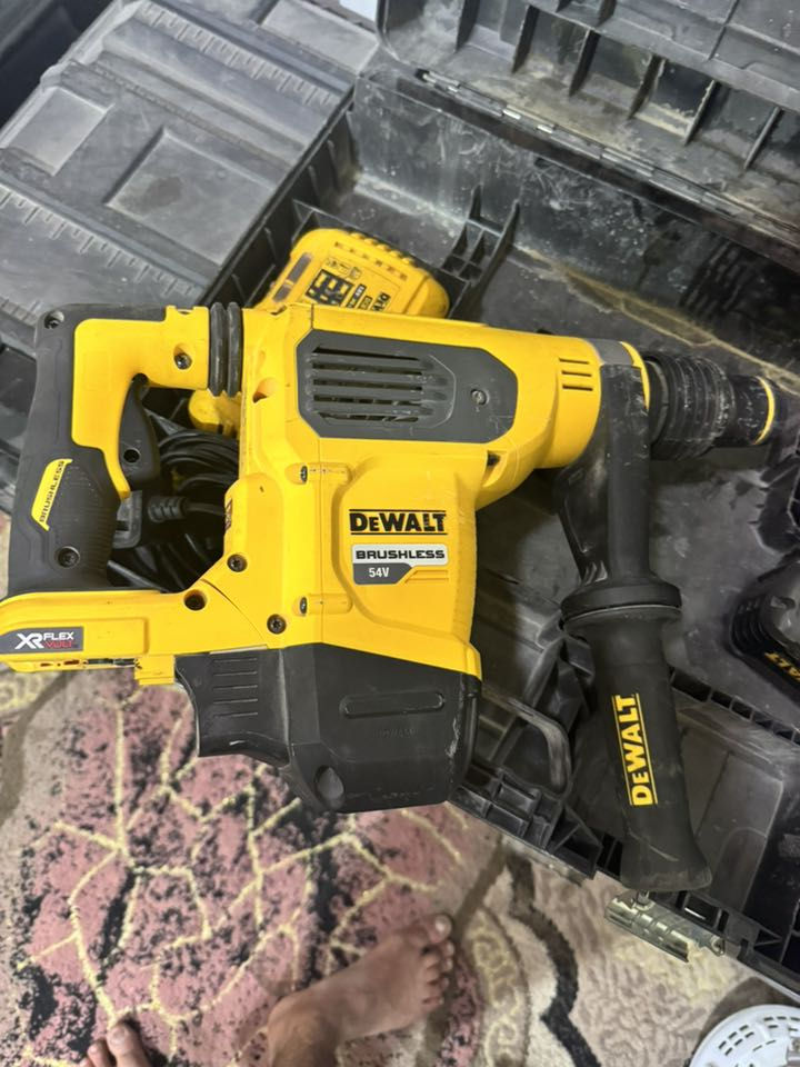 تحياتي للجميع 
دريل ديولت. همر. برينه ٥ شروح.  جهاز أخو الجديد. فقط بطاريه.  مستخدمه. هواي ما اعرف شكد لان مشتريه.  مستخدمه.  
السعر 500$


**إذا كنت صاحب هذا الإعلان وتريد حذفه لأي سبب، رجاءا أرسل رسالة إلى الدعم الفني**