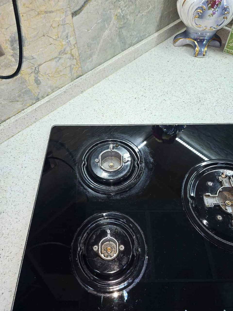 سلام عليكم هذا طباخ للبيع مستعمل قليل مو هواية ماركة DLC موديل إيطالي 
سعر الشراء ٤٧٥ الف  
سعر البيع ٢٣٥ الف وبيه مجال 
كلشي موضح بالصور وحول العيون اكو اثار دهن مال طبخ مو حرك ولا شخط بس يحتاجلة تنظيف اني مستعجلة على بيعه ف ملحكت انظفه زين 
الرقم *********** بغداد, العراق
