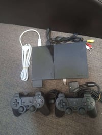 للبيع بلي 2 سلم مابين اي نقص ويا اقراص وفلاش وتخزين وكامل ملحقات نضافه...