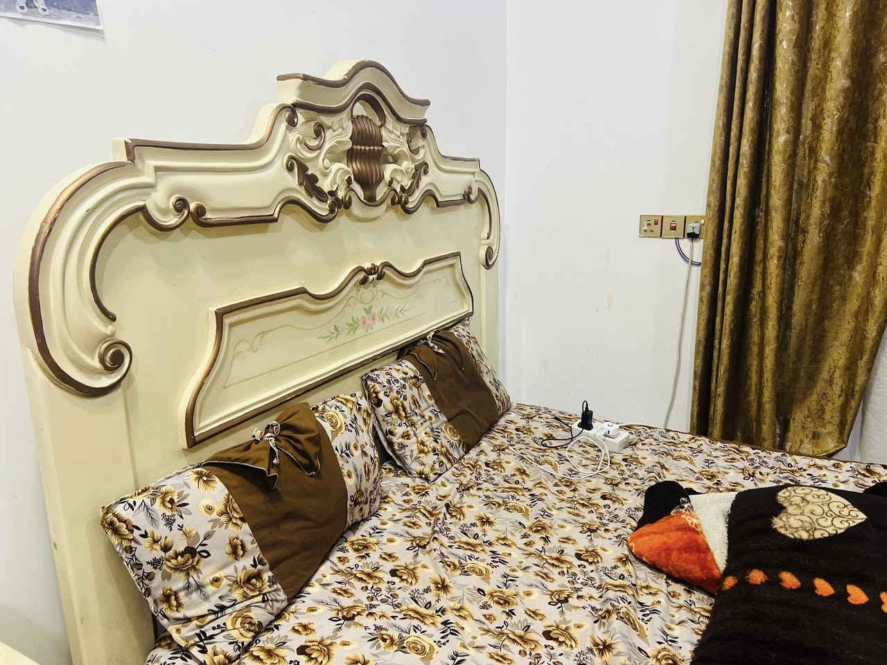 غرفه مستخدمة وضرر بيها بس مرايه مال ميز
زين القوس ***********
