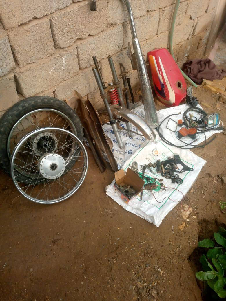 السلام عليكم غراض دراجه للبيع ينباعن شلع كلهن 65 قفل مكاني بشبيليه ***********
