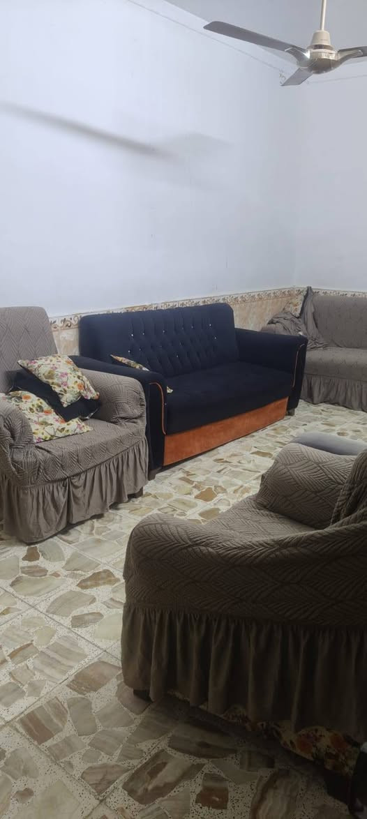 يوجد 100للرهن حي النصر يحتوي على غرفة وصالة واستقبال ومطبخ وتخاريج قيمة الرهن 30مليون للاستفسار ***********
