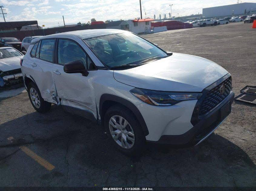 مزاد الإثنين 05-01-2026 
نوع السيارة : TOYOTA COROLLA CROSS LE 2025
📌يمكن ادخالها على كتاب ذوي الشهداء📌
عداد المسافة : 4623 mi  
حجم المحرك: 4 سلندر 2.0
ناقل الحركة : اوتوماتك
الضرر كما موضح بالصور
✅للمزايدة على السيارة الموجودة في المنشور يرجى الحضور الى مكتب الجزيرة في الساعة الخامسة عصرا.
عنوان المكتب : موصل - الفيصلية -قرب مديرية المرور 
أو الاتصال على الارقام التالية👇👇👇
       ***********  ........  ***********  
       ***********  ........  ***********
الفرع  الثاني:
 جنوب الموصل معرض الحاج خالد اللجي: ***********
