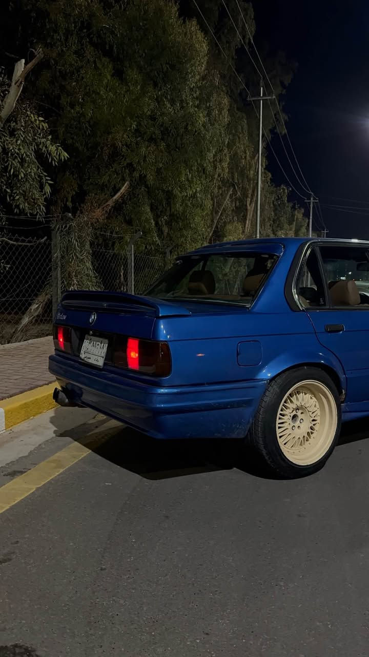 E30 للبيع محرك 25 مسكر تك فانوس اكسل قفل 8 براغي السيارة كاملة مكملة من كلشي اي نقص مابيها غرفتها جديده حدادية جديدة وكاملة السيارة كير عادي زت اف نمرة قصير المرغوب كهربائيات كاملة مكملة اي نقص مابيها مكان السيارة كربلاء السعر المطلوب 55$ورقة وبيها مجال بسيط 
اتصال ***********
واتساب *********** كربلاء, العراق
