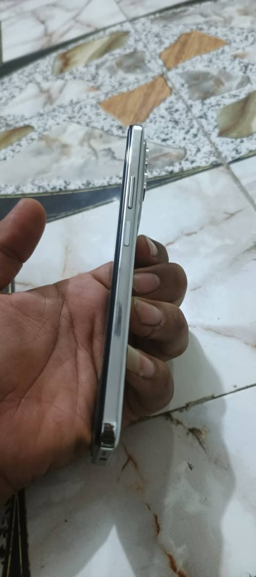 موبايل نظيف درجه اولى وكاله شركه وصل ضمان عندي سنه كامله بضمان استخدام فقط اسبوع واحد اسم Y29 المكان كربلاء قرب سيطره الابراهيميه سعر الجهاز 350 في مجال قليل كامل ملحقات كرتون شاحنه هيدفون ***********
