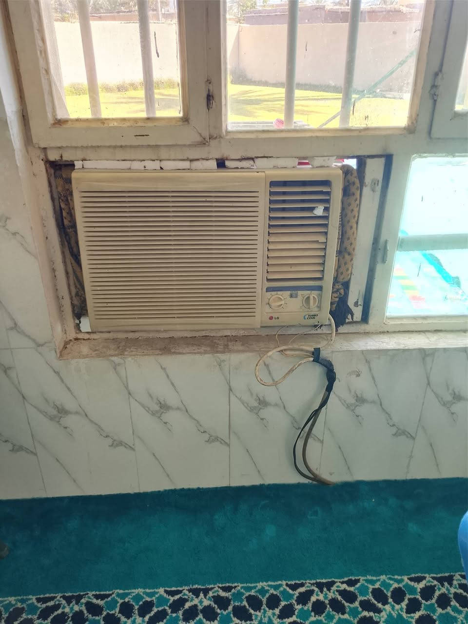 سلام عليكم
***********
مكيف البيع 
السعر 300
بيه مجال 
عل فحص
