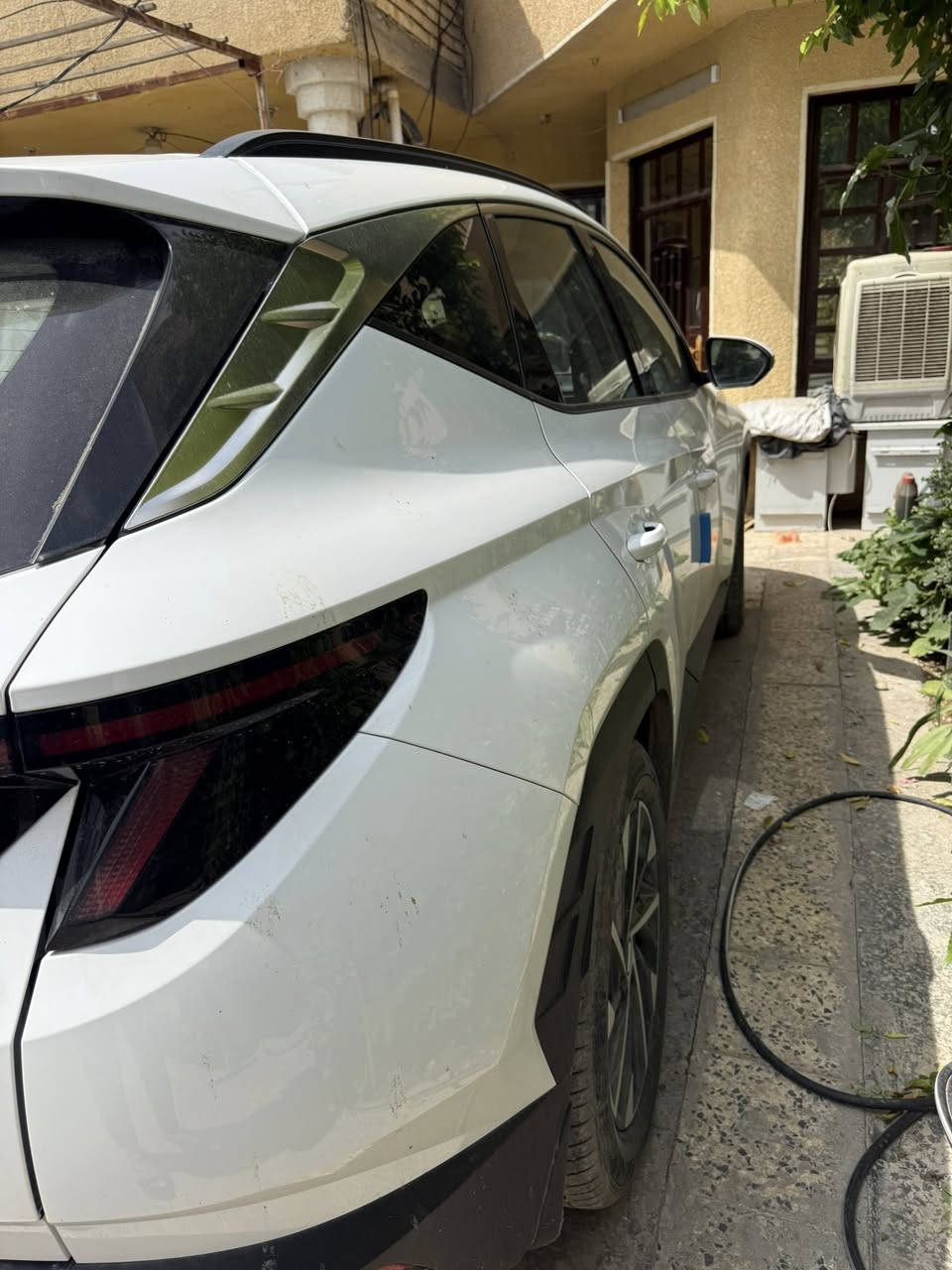 توسان
مشايه 16
رقم بغداد
لون ابيضّ
بصمه 2
باقي الموصفات معروفه من برده وغير هواي شغلات سياره بعده جديد معنه الكلمه خاليه من اي حار او بارد تجي تسوي سونار
المكان بغداد البياع 
الرقم ***********
السعر 22 الف
