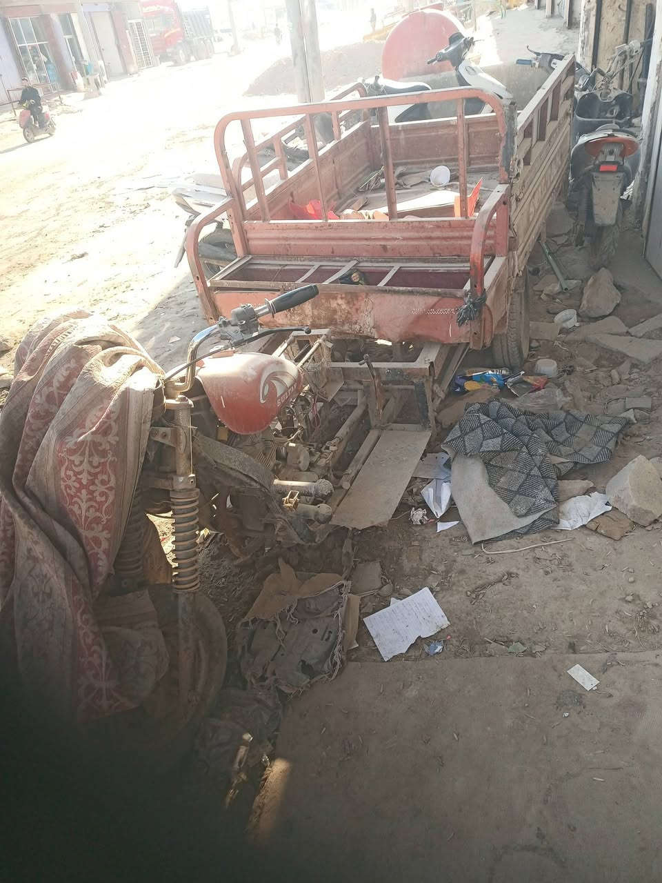 سلام عليكم ستوته للبيع ادوات بس بيه رقم شاصي ستوته جانت تشتغل بس تركناه سعره 125 قفل لاتجيني تكلي شني بيه مابيه مكفلوه من سرقه ***********
