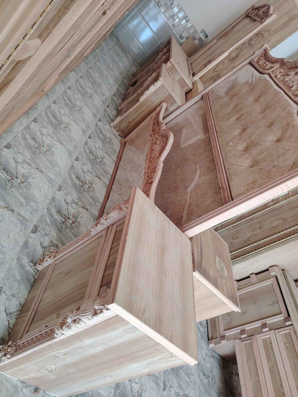 يا الله اللهم صل وسلم على نبينا محمد وعلى آل محمد
......
غرفة اخشاب من الدرجة الأولى.. #للبيع نقد واقساط
١.. كنتور ٦ أبواب طابقين ٥ ملم النقش الموضوع ع الكنتور و الغرفه من خشب#الزان المصري.. قاعدة وسكف الداير والتاج زان أيضا 
كذلك الدنك زان
٢.. زاوية بأرتفاع الكنتور و النقوش أيضا من خشب #الزانالمصري
٣.. ميز مرايه يحتوي على كومديات عدد ٢ و ٤ مجرات وسط
والتاج المرايه من خشب #الزانالمصري أيضا
٤..الجرباية تحتوي على كومديات عدد ٢ ومجرات عدد ٢
...
سعر الغرفه مع الصبغ مليونين و١٥٠


**إذا كنت صاحب هذا الإعلان وتريد حذفه لأي سبب، رجاءا أرسل رسالة إلى الدعم الفني**