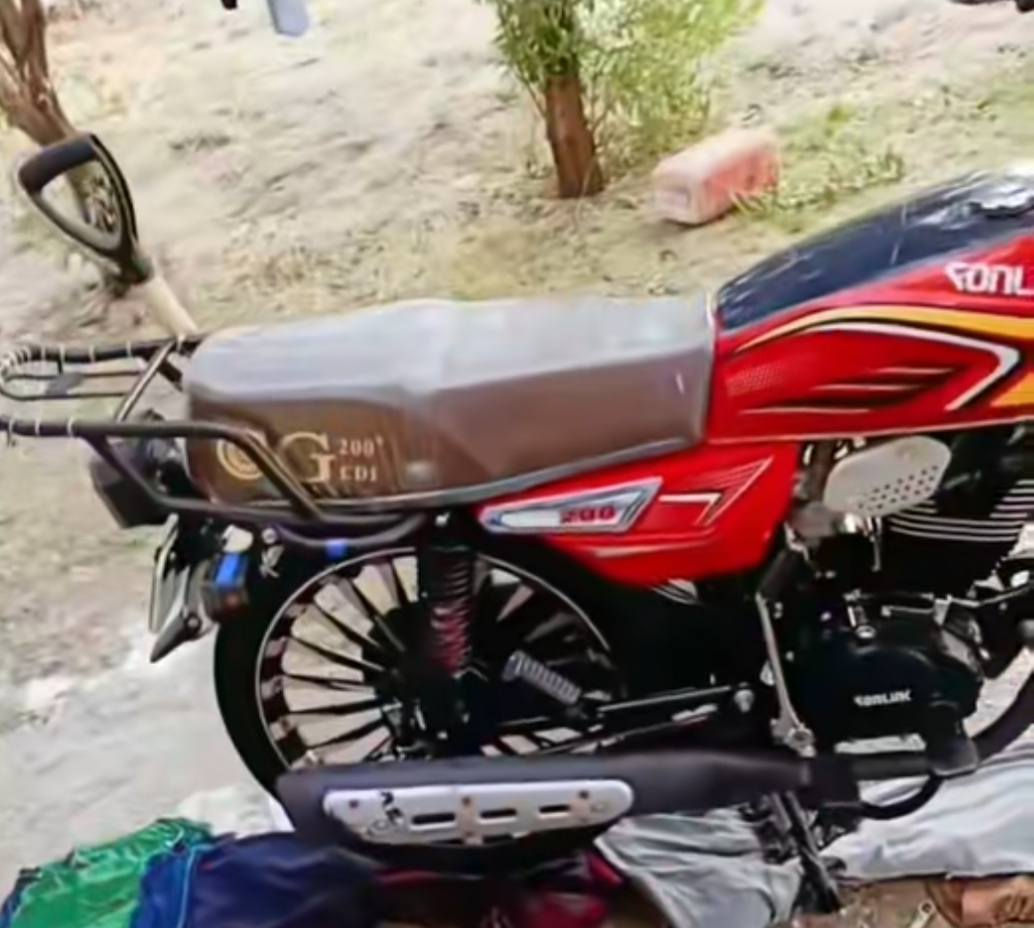 سلام عليكم دراجه سيفان سونك ماكس موديل 25 محرك 200سعر 850  وراق صولي الكمرك متفوع وهذه رقمي ***********
