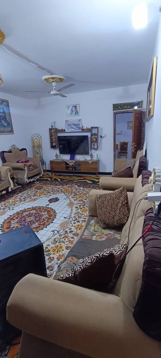 سلام عليكم اخوان من رخصت الادمن 💐
📍 العنوان: البياع – تقاطع الدرويش / المعالف
📐 المساحة: 200 م²
🏗 البناء: مسلح
📄 الطابو: صرف
🏠 
• بيت جاهز للسكن
• 5 غرف نوم
• هول واسع 
• صالة
• مطبخ
• 2 حمام
• حديقة / منور
طابقين البيت + شارع عريض
• خدمات متكاملة قرب السوق 
📞 للاستفسار: يرجى الاتصال أو المراسلة على الخاص
***********
