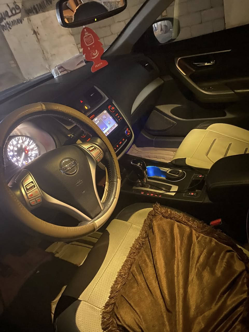 نيسان التيما 2018 SV للبيع فول مواصفات قطعتين تبريد رادرات داخليه وخارجيه فتحه و بصمه تشغيل وبصمه ابواب تدفئه تبريد شغال كير مكينه كفاله تحكمات ستيرن كشنات كهرباء وتدفئه ستيرن والكشنات حادثها فقط الجاملغين الكدام تبديل فقط لا غير السعر.120 للاستفسار ***********
