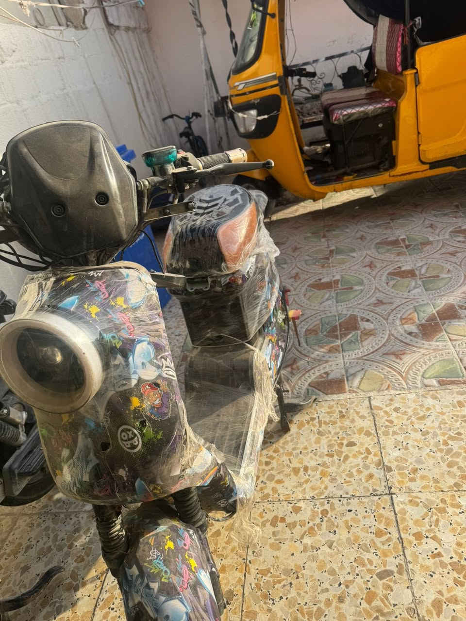 سلام عليكم دراجه البيع شحن x900  
دراجه بدون بطاريات رايدله بس بطاريات
مديل 2025 
سعر 90قفل
عنوان البصره براضعيه
رقم ***********
