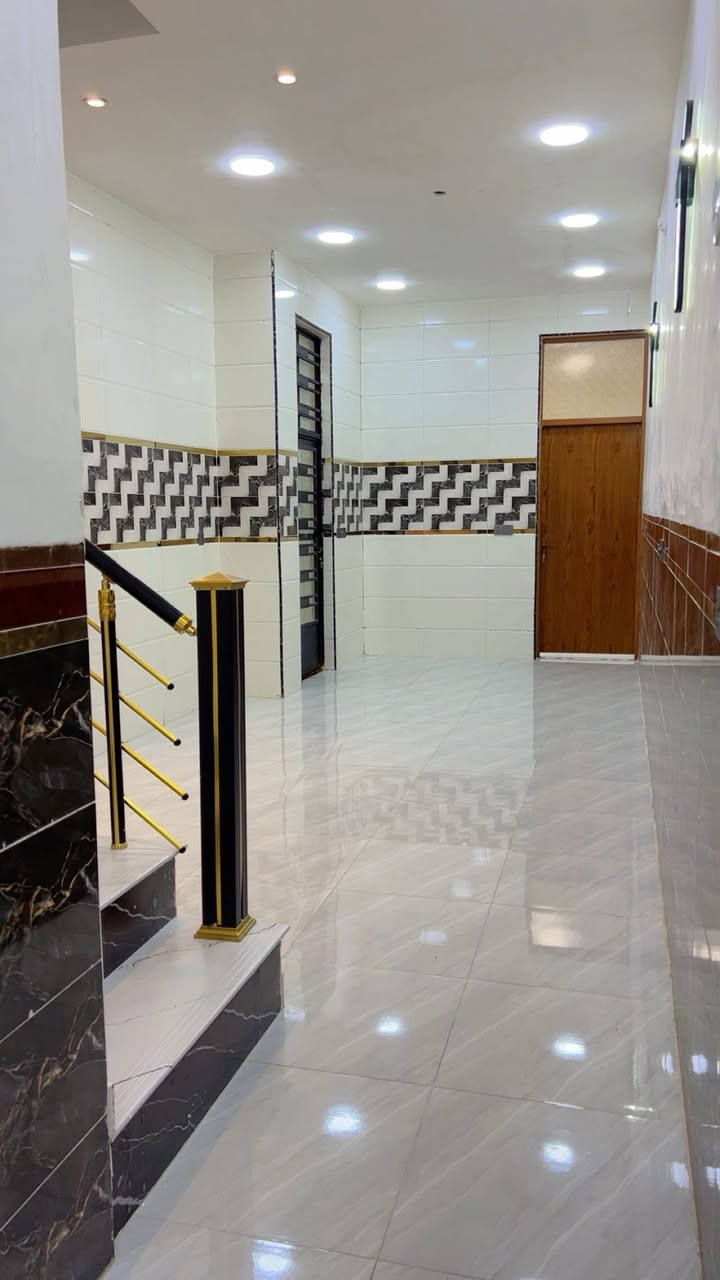 بيت للبيع مساحته110 بناء طابوك ارضيه رفت بناء جديد قريب علشارع العام خدمات كامله  طابق واحد  عنوانه سبع قصور خلف السوك  سعره بس57   الستفسار ***********
