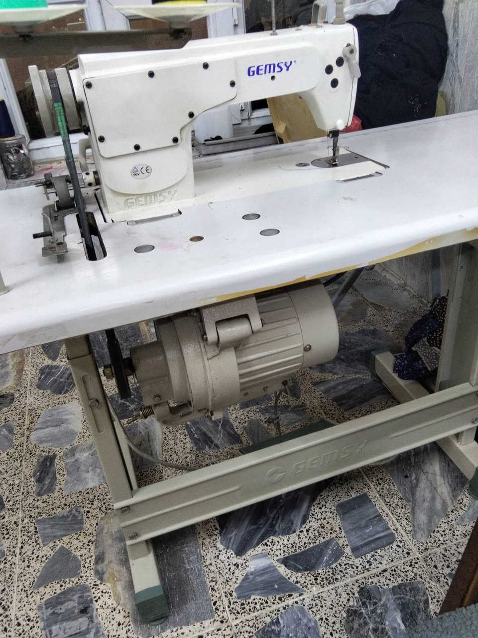 السلام عليكم مكينة خياطة للبيع جديدة بغداد مدينة الصدر قطاع واحد ***********
