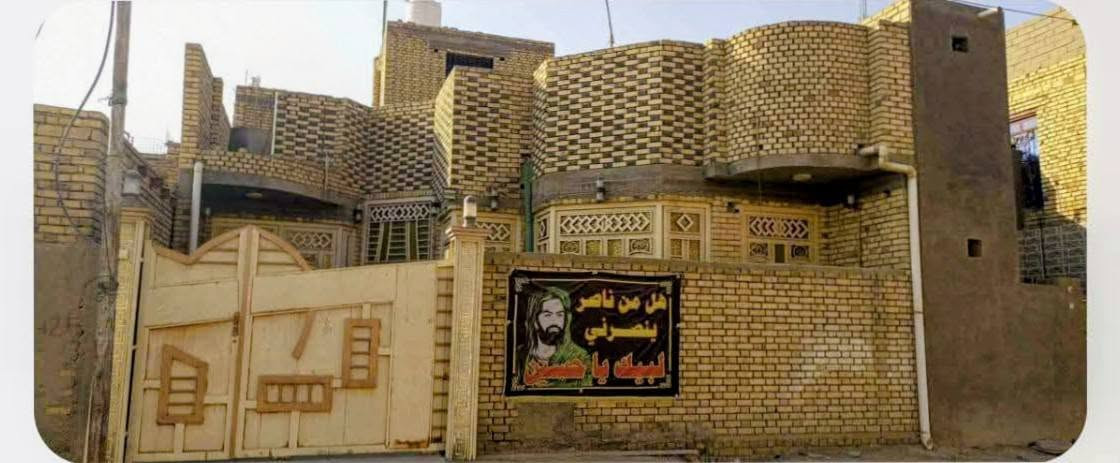 بيت للبيع 200 متر واجهه 10 نزال 20 طابو صرف بناء حديث درجه اولى كله سقوف مغربيه طابق ونص4 غرف موقعه مثلث مدينة الصدر قريب عالكراج الموحد قرب غسل الغزاليه بداية شارع المضخه  السعر المطلوب 260 وبي مجال للاستفسارالاتصال عالرقم ***********
