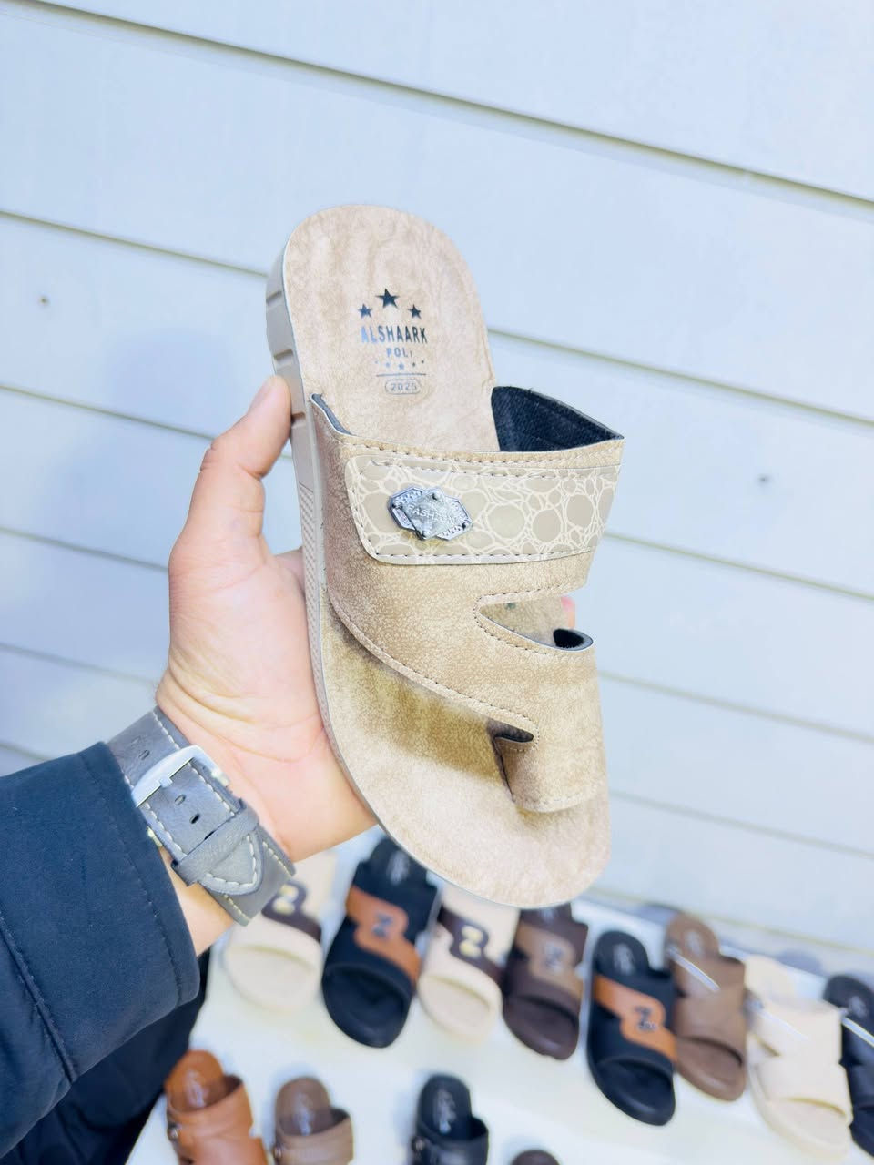 شحاطة شبابي درجة اولى تركي
سعر الدرزن 28 الف. 
قياس 36 الى 39.... 
🚚 يوجد توصيل لجميع المحافظات.


**إذا كنت صاحب هذا الإعلان وتريد حذفه لأي سبب، رجاءا أرسل رسالة إلى الدعم الفني**