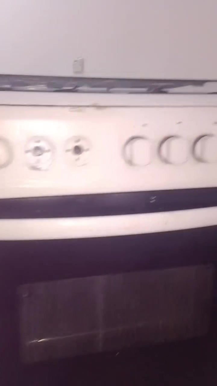 طباخ بحاله جيده كله شغال غاز وكهربا 
نقص فرارات ثنين
سعره 50الف بي مجال 

كونفيرا نقص ليف مخلي ليف عادي 
ودكم  اوتاماتيك مشتغل مربوطه مباشر 
عد اي مصلح تخلي دكم مال مبرده عاديه يرهمن 
سعره 50بي مجال 
القطعتين ع الفحص ونضافتهن كلش زينه
خط وبي واتس 
‏‪***********‬‏
