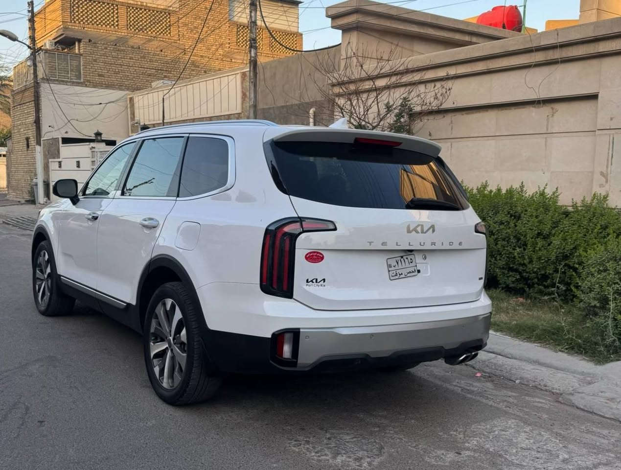 السلام عليكم
للبيع كيا تيلورايد 2023 SX أعلى فئة بالتيلورايد
لون ابيض مرغوب 
بدون رقم منيفيست بأسمي تترقم اي محافظة ماشية 32000 مايل
المواصفات :-
 شاشة متصلة GBS كاربلي
 مداخل شحن، شحن لا سلكي
 كشنات حار بارد تدفئة تبريد جلد طبيعي، كشن الوسط متصل و ليس منفصل ( المرغوب)
فتحتين بردات 
توقف ذاتي
رادار امامي خلفي جانبي
تحديد مسار
نقطة عمياء
بصمتين
محرك 3800، 6 سلندر
و بعد بيها مواصفات جداً مرغوبة و مميزة
حادثها فقط تصليح ربع البنيد + تبديل جاملغ الأيمن بدون دواخل

عنوان :- بغداد / البلديات
هاتـف / ***********
رجاءاً بدون خاص راسل واتساب و بخدمتك.
