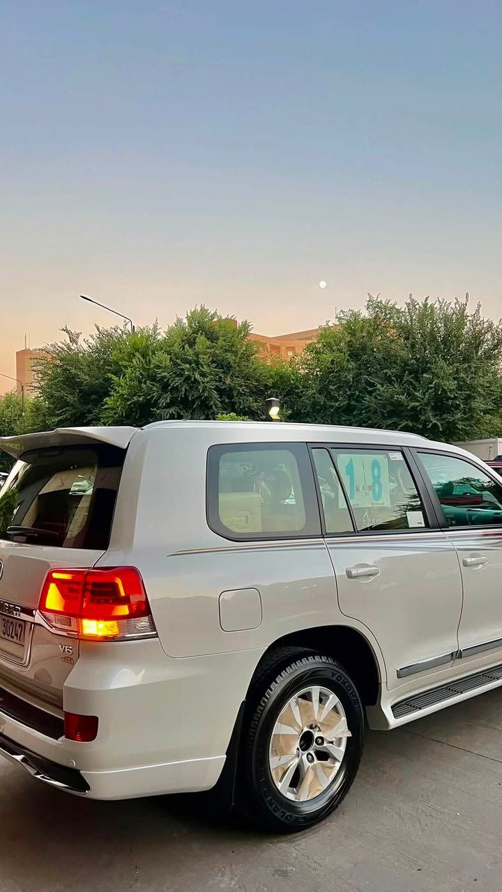 toyota land crusir_2018_  وايت ديشن
🧿سیارە بل کارتون ماشااللە🧿
اللَّهُمَّ صَلِّ عَلَى مُحَمَّدٍ وَعَلَى آل مُحَمَّدٍ

🔷 ملاحظه سياره ماشاالله نفص ماكو زيرو
🔷لاند كروزر (٢٠١٨) وايت ديشن 
🔷سياره حتا سبير ما نزل 
🔷سياره (وايت ديشن درجه اولا )
🔷ماشيه 67000 الف كيلو سياره تجديد اولا مره، شرط فحس شریکە

🔷تويتا لاندكروز موديل (٢٠١٨) وايت ديشن
🔷سياره مواصفات (GXR)وايت ديشن اصلي
🔷 (٦)سلندر __ حجم محرك (٤٠٠٠)     
🔷ماشيه (67) الف كيلو شرط شرط 
🔷سياره مكفول كفاله عامه _ بدون صبغ
بدون بارد بدون مفتوح حيل نظيف جديد

🔷سياره گير محرك بشرت مامفتوح كل بشرت
🔷داخل دیزاینو 
🔷4 اطارات و ويل جديد شريكه شرط
🔷سياره داخل بيجي كوشنات جلد 
🔷كامل غه راض مال شريكه موجود حتا عرضيا مامفتوح لوك لوك 

🔷مواصفات سياره 
(بصمه .. الانزلاق .. كشن جلد  .. ثلاجه ..  زينون .. هواء مزدوج .. نيظام ايكو ..
حساسيه الديك الموخره مرايات .. فتحه ..
تشغيل عن بعد ..  باب بصمه )

🔷سنويه هزه كل جديد مباشر حول
سنويه حتا ٢٠٣١ جديد مباشر حول

🔷• نظافه ١٠٠٪ كامل سيرڤس بدون نقص 

🔷مكان سليمانيه
🔷سعر (٤٧٣$)
🔷رقم . ***********
