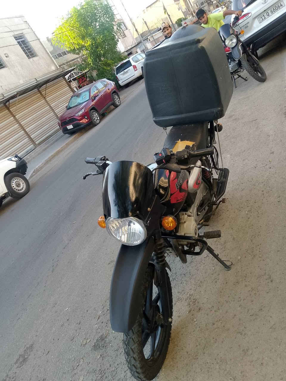 سلام عليكم بوكسر  مرقم موديل 2023 دراجه نكره سلف محرك اخرس دراجه ما نقصه شي غير بس دشبول مفلش  واضح بل صوره ورقم محروك يعني لوحه محروكه تتبدل  تحويل ثاني يوم 
سعر 1900 وبيه مجال للشراي متوازي ع بيعتها 
مكاني بياع 
***********
مكلف بل نشر
