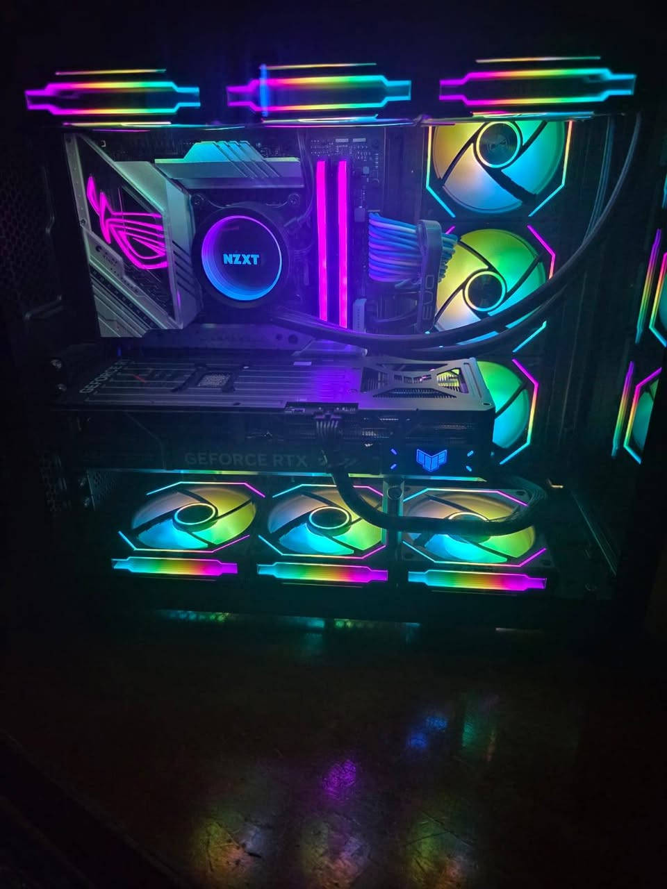 المواصفات بالتفصيل (الكيس فقط):
السلام عليكم...
من رخصه الادمن...
للبيع PC
• كارت الشاشة: ASUS TUF RTX 5070 Ti ( أحدث جيل )

• المعالج: Intel Core i7 13700k

• المذربورد: (Z790 DDR4 (White Edition 

• التبريد المائي: NZXT Kraken X73 ( 360mm )

• نظام التبريد والمراوح: يحتوي الكيس على 12 مروحة بالكامل :
تم تركيب الراديتر بنظام (Sandwich) بـ 6 مراوح لدفع وسحب الهواء (3 مراوح NZXT الأصلية + 3 مراوح Lian Li).
باقي المراوح (6 مراوح) موزعة على الأرضية الجوانب وهي بالكامل من نوع (Lian Li Uni Fan SL-INF 120 RGB Black) الاحترافية.

• الباور سبلاي: FSP Hydro G Pro 1000W Black (80+ Gold - شراء حديث وبقدرة ممتازة لأي تطوير مستقبلي)

• الرامات: Corsair Vengeance 32GB (2x16GB) 3600MHz Black

• التخزين: Samsung 980 Pro 1TB M.2 NVMe (الأسرع في القراءة والكتابة)

• الكيس: Lian Li O11 Dynamic EVO ATX Mid Tower 

السعر / 3,400,000 دينار عراقي .(قابل للمساومة ).
المكان: بغداد (يوجد إمكانية المعاينة والفحص الكامل وتشغيل برامج الضغط قبل الشراء).
للتواصل والاستفسار: [  ***********  ]
