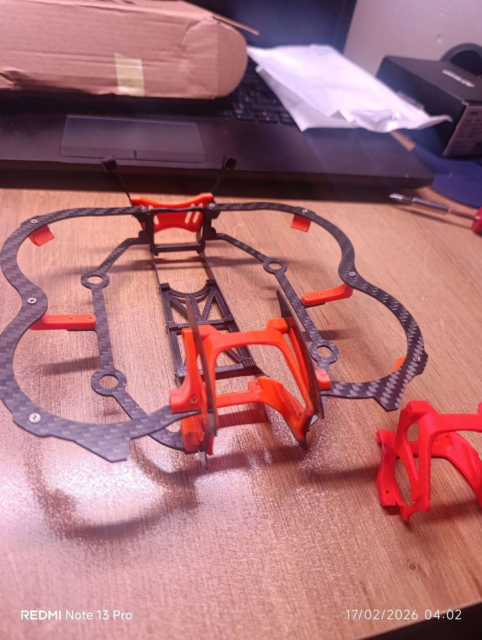 العنوان: حماية وفخامة لطائرتك! ✈️
​للبيع: فريم (إطار) DJI Neo 2 مصنوع من الكاربون فايبر (Carbon Fiber) الأصلي.
تصميم هندسي مميز يجمع بين خفة الوزن والصلابة العالية لحماية الدرون من الصدمات. قطعة نادرة واحترافية جداً لمن يبحث عن التميز.
​📩 للاستفسار عن السعر والتفاصيل، يرجى المراسلة على الخاص.


**إذا كنت صاحب هذا الإعلان وتريد حذفه لأي سبب، رجاءا أرسل رسالة إلى الدعم الفني**