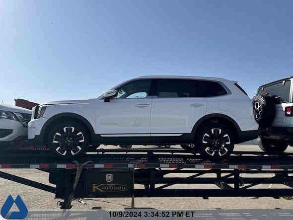 كيا تولرايد 2024 رقم بغداد بسمي  تحويل  ثاني يوم
1-حجم المحرك 6 سلندر 3800. 
2-عداد المسافة 45 الف ميل. 
3-بصمة ابواب وتشغيل عن بعد. 
4-زينون عالي ناصي آصل. 
5-فتحة سقف. عدد٢
6-رادر جانبي مانع اجتياز. 
7-فور ويل درايف.4*4. 
8-تحديد مسار. 
9-كامرات محيطية. 
10-حساس حلفي. 
11-شاشة كبيرة مع كامل ايعزتها. 
12-تدفئة+تبريد الكراسي الامامية. 
13-تحكم ستيرن جهيتن. 
14بصمتين
15-حساس خلفي. 
16-سستم صوت متكامل. 
17-كنترول تبريد خلفي منفصل. 
18-كشن سياحي. Vip. 
19-رادر امامي. 
20-الكراسي الامامية كهرباء. 
21- ٧ راكب ٣ قطع تبريد. 
22-اشاير مري قابلة للطيء. 
23-مقاعد جلد حار بارد
24- اربع كامرات
25-
*وباقي الموصفات المعروفة في فئة SX 
السياره فول  مواصفات  4X
الضررر:جاملغ امامي ربع بارد وصبغ 
وخصره صغير في بدايه الشاصي والباقي كفاله
مكان السياره البصره -قضاء القرنه
 السعر 320 وبیه مجال بصيط
————————————————————————
للأستفسار اكثر ***********
