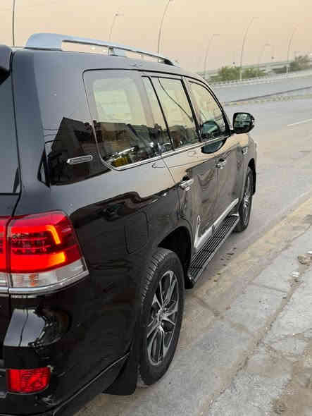 السلام عليكم لاندكروز 2020 كامل مواصفات 
رقم اربيل بسمي 
محرك ٦ سلندر 4000
 8 ارباك بلادي 
تخم تاير جديد 
‏للبيع فقط
تشغيل عن بعد
‏مرايه جانبيه قلاب
لايت اسود بلاد‏
‏‏- دفع رباعي
‏‏- هوك بلادي 
‏‏- نظام مانع للانزلاق 
شاحن وايرليس
‏‏النظام المساعد على نزول المنحدرات 
‏‏- تشغيل بصمة 
- خمسه بصمات ابواب
- باب خلفي كهرباء بلادي 
‏‏- دخول ذكي
‏‏- مثبت سرعة
‏‏- فتحة سقف
‏‏- فول تحكم ستيرين
‏‏- شاشة ملاحة باللمس
‏‏- كاميرا خلفية 
‏‏- بلوتوث
‏‏- مشغل CD
‏‏- منفذ AUX & USB
‏‏- مقاعد جلد قرميطي
‏‏- مقاعد كهرباء
‏‏- مرايا شفط
‏‏- اشارات بالمرآة
‏‏- كشافات ضباب
‏‏- زراك لايت 
‏‏- فرامل مانع للانزلاق
‏‏- طفايه حريق بلادي
-ثلاث شاشه بلادي اصل 
الاستفسار الاتصال 
***********
‏السعر 525 
مجال بسيط
العنوان بغداد
