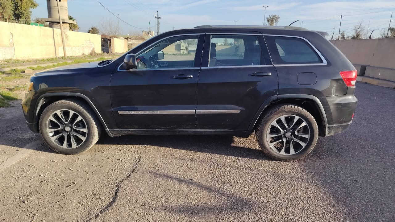 سلام عليكم جيب 2011 بدون صبغ بدون ارباك سياره نظيفه سنويه جديد اطارات جديد مكينه شرط سياره مناقصه شي رقم صاحب سياره ***********
