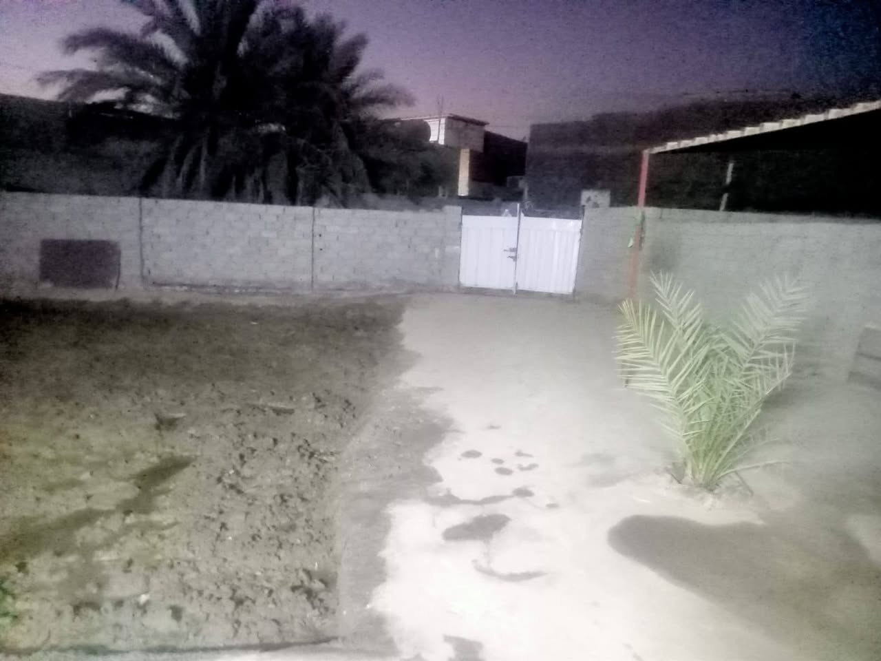 ثاني بيت عن شارع 80 اصلاح زراعي كاعيه كرانيت غرفة نوم وحده وصاله واستقبال وكلدور وحمام داخليه صيحيات خارجيه وحديقة مساحته حوالي ٣٠٠الاستفسار*********** بي واتساب
السعر مناسب جداً
