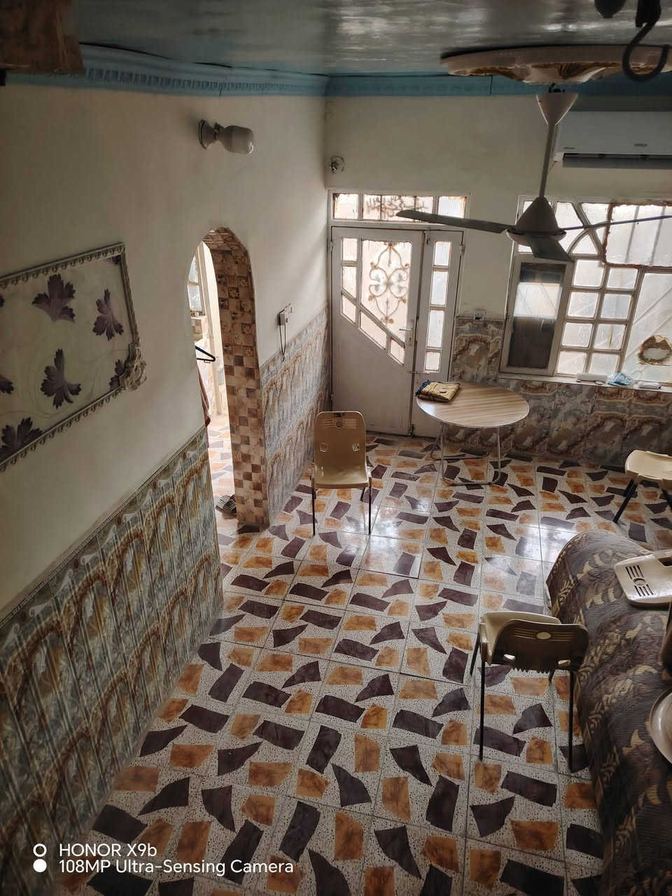 في كربلاء يصلح حسينيه لزوار ابا عبدلله الحسين عليه السلام ..خلف شارع التجاري مباشرتآ ..بيت ٥٠م طابقين عكاده نظيف جدا  يتكون من :
طابق الأول /صاله ومطبخ وصحيات داخليه وخارجيه مع طارمه
الطابق الثاني /غرفتين نوم وسطح ..طابو زراعي سند ٢٥ إقرار محكمه من المالك مباشرة .
موقع ممتاز / بدايه المنطقه خلف شارع التجاري مباشرتآ..يبعد ٦٠متر عن شارع تجاري وخط باب الحسين كوسترات ..
حي الأمين شارع الحر خلف مجمع همسه للإلكترونيات مباشرتآ ..سعر٦٠مليون بي مجال  للتفاوض للاستفسار مكتب الأوس للعقار ابو سجاد*********** ابو وائل ***********
في كربلاء يصلح حسينيه لزوار ابا عبدلله الحسين عليه السلام ..خلف شارع التجاري مباشرتآ ..بيت ٥٠م طابقين عكاده نظيف جدا  يتكون من :
