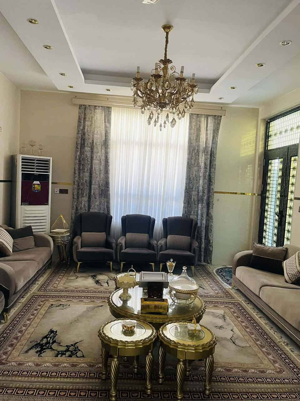 🏠 دار سكني للبيع (بسعر مناسب جدا)
📍 الموقع: خلف بانزين خانه بته مباشرتا 
✨ المواصفات:
▫️ المساحة: 160 م
▫️بناء حديث 
▫️طابو زراعي سند 25
▫️شارع تبليط 10م
..................
🔹تفاصيل الدار : 
_ 3 غرف نوم 
_ صاله 
_ مطبخ 
_ هول 
_ مجمع صحيات
 ...................... 
📞 للاستفسار والمعاينة: 
الاتصال على الارقام :
***********☎️ واتساب
او مراجعة المكتب بوابة عشتار للعقار. 
الحلة _ الكرامة الشارع المشجر مجاور اسواق المطار 1 
✅ نستقبل جميع عروضكم السكنية 🏠 والتجارية 🏡 بكافة مناطق الحلة 
…………………………
