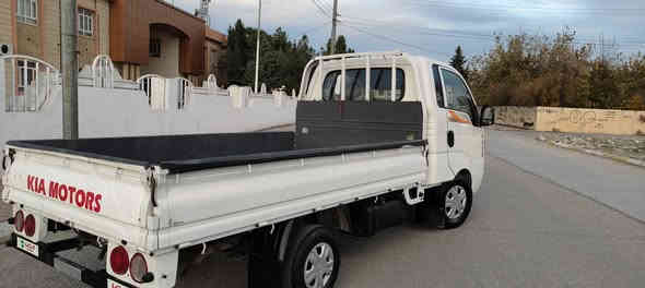 کیا دووتەنی  2700مۆدیل 2011 گێڕ عادی جام کارەبایی ڕەقەم سلیمانی سەنەوی بەسەرچووە بەناوخۆمانەوەیە گێڕومەکینەوئەکسل و شەنسی بێ عەیبەسەرف وبوخاری نیە سەیارەکە هەیکەلی زۆر جوانە دەعمولێدراوی نیە دووپەڵەی بچوک بۆیاخی هەیە بێ ناوگرتن ماڵی کاسپیە تەحویل و غرامەو زەریبەی بەشەرت سعری 87گەڵاو مجال شوێن هەڵەبجەی تازە 
***********
*********** حلبجة
