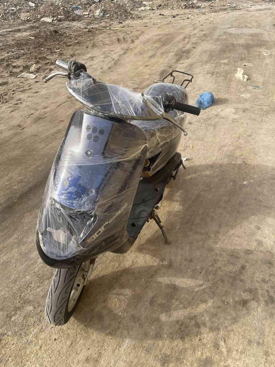 السلام عليكم
منغولي نثيه للببع شغاله نكره هندر ب130 وبيها مجال 
***********
