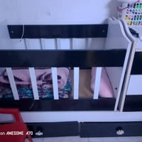 سرير • نظيف • اثاث